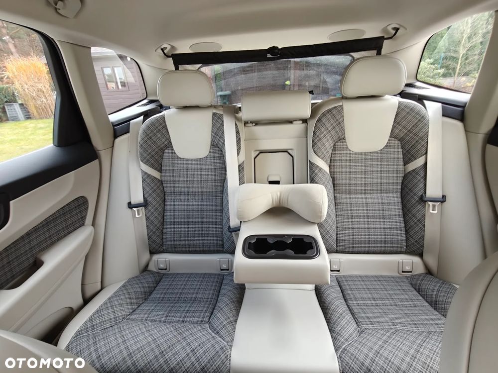 Volvo XC 60 B4 D AWD Momentum Pro - 19