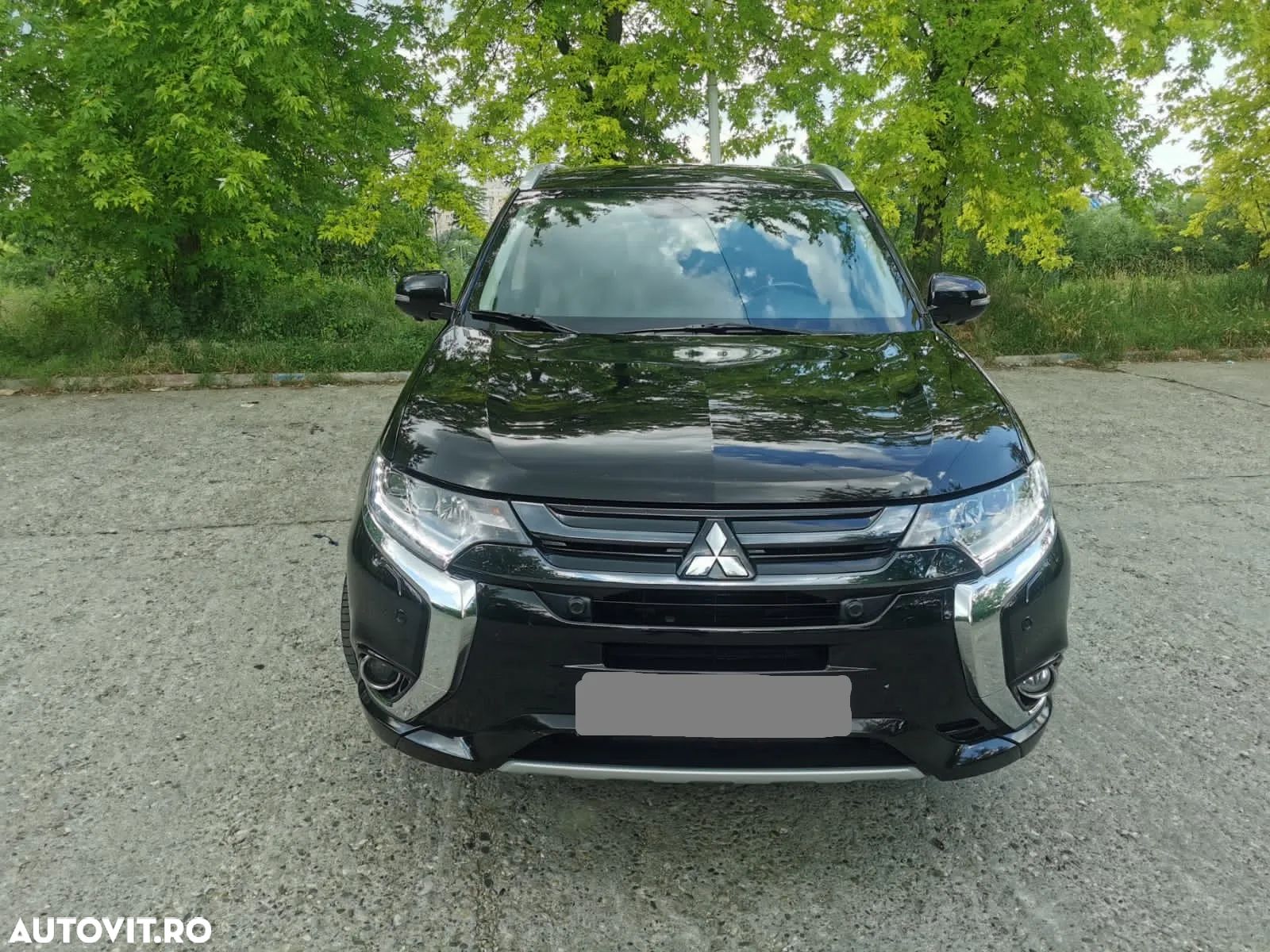 Mitsubishi Outlander 2.0 4WD Plug-In Hybrid Top - 1
