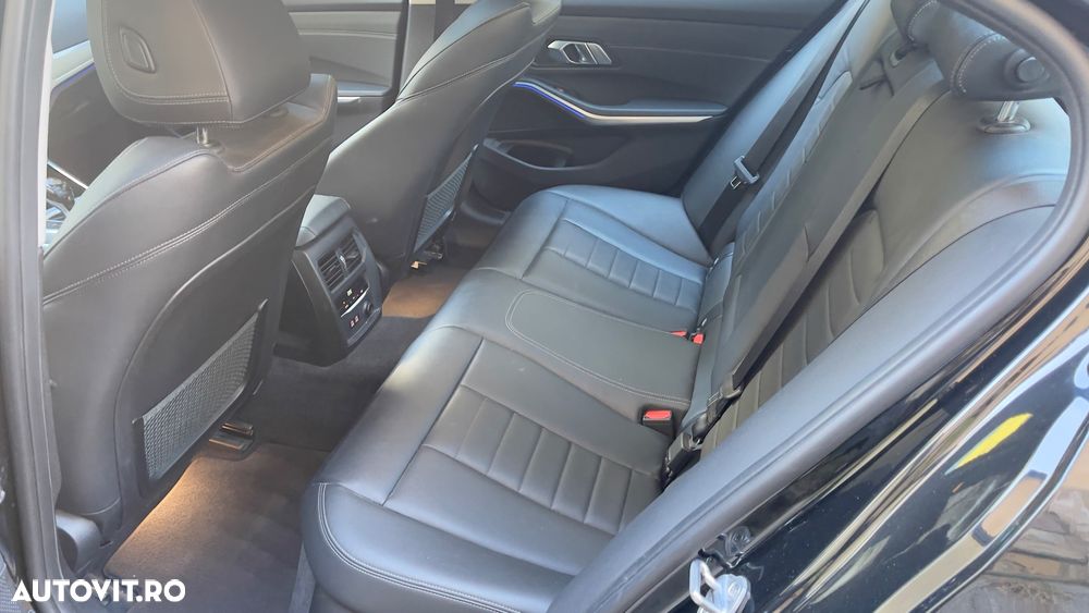 BMW Seria 3 330i AT Sport Line - 3