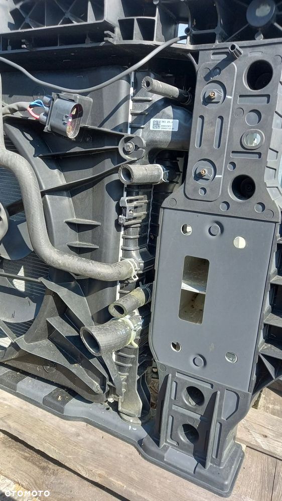 PAS WZMOCNIENIE CHŁODNICE GENESIS GV70 2,0 TGDI - 7