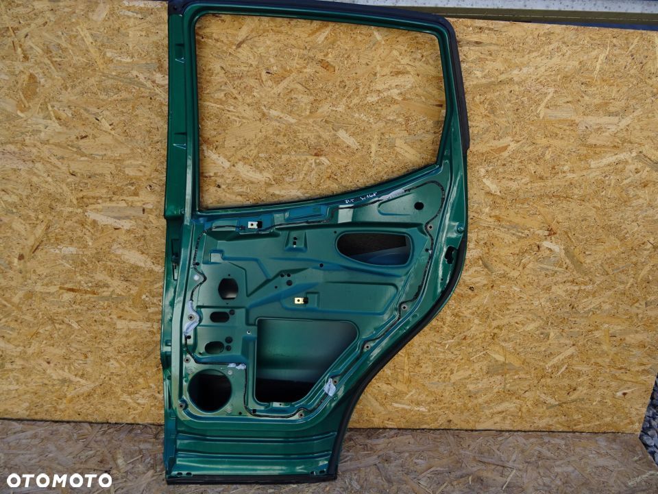 DRZWI PRAWY TYŁ MERCEDES A KLASA W168 LAK: 282 - 4