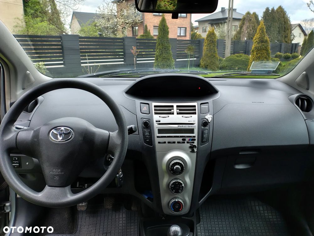 Toyota Yaris 1.3 Terra - 10