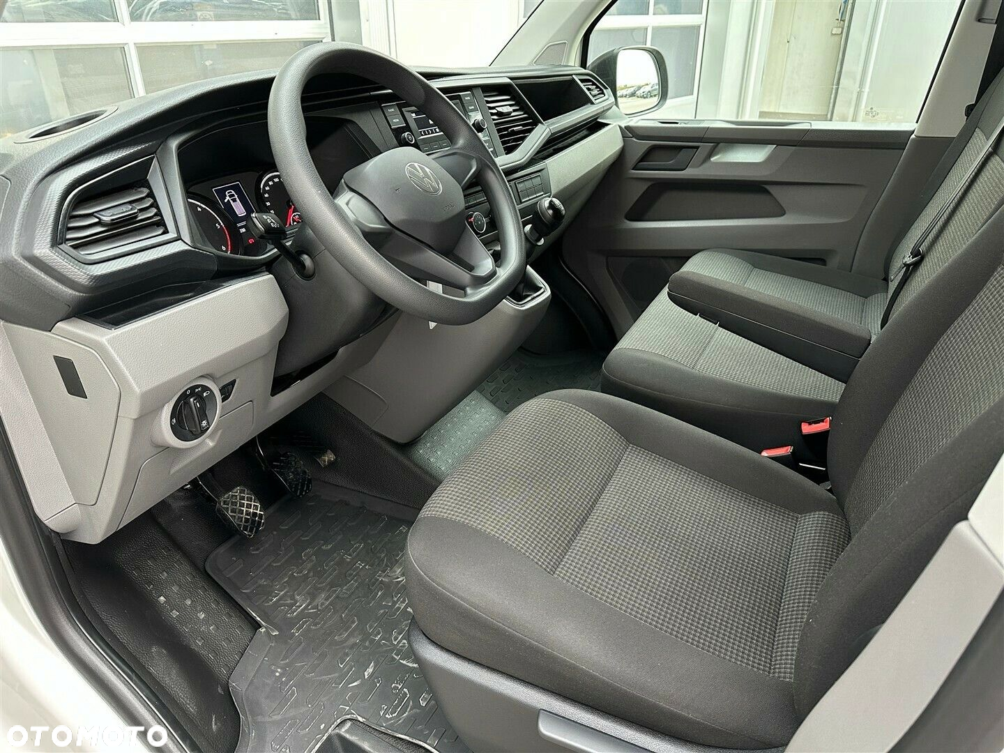 Volkswagen Transporter T6.1 FURGON 2.0 TDI 150KM - 12