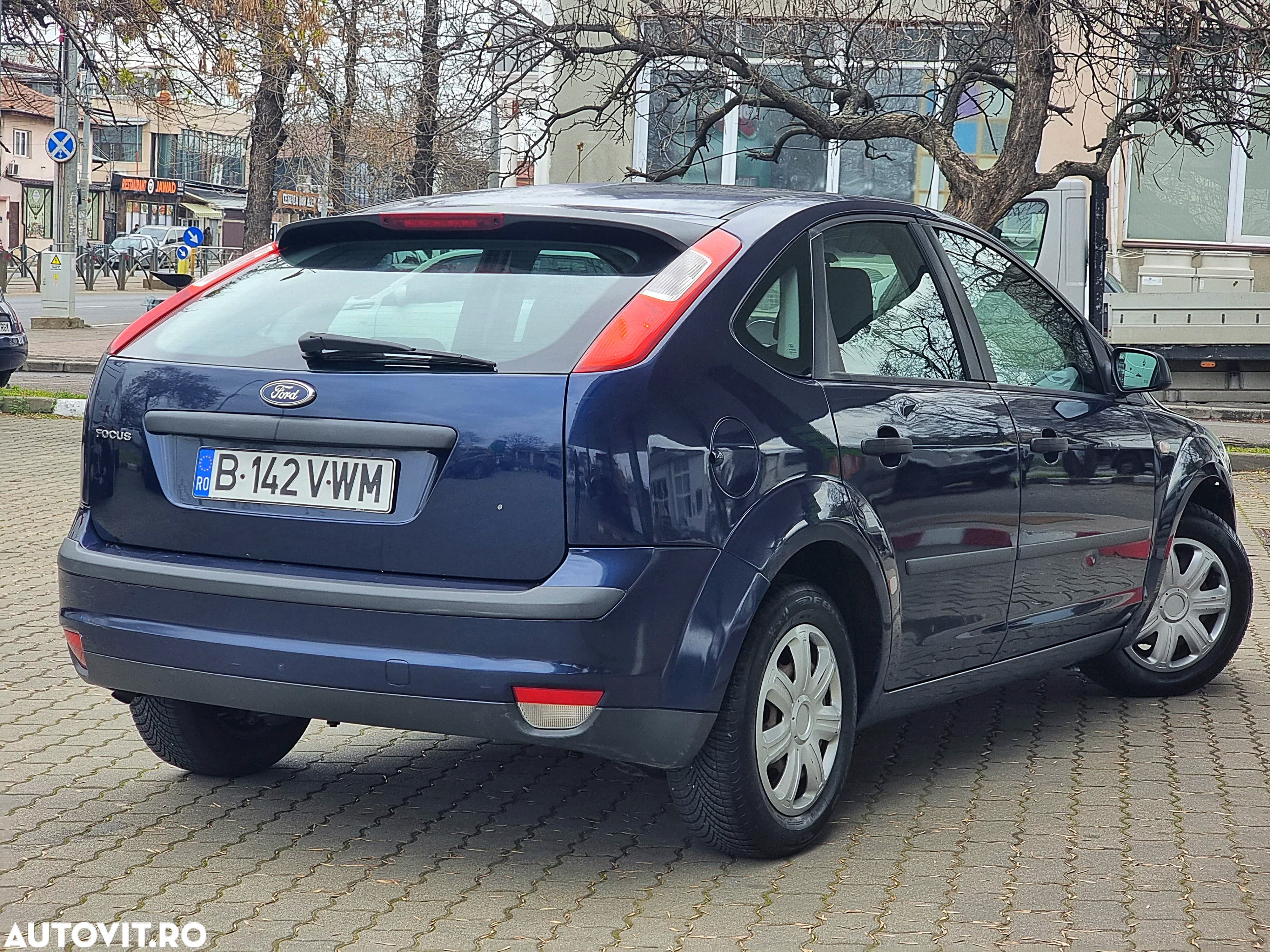 Ford Focus 1.4i Ambiente - 4