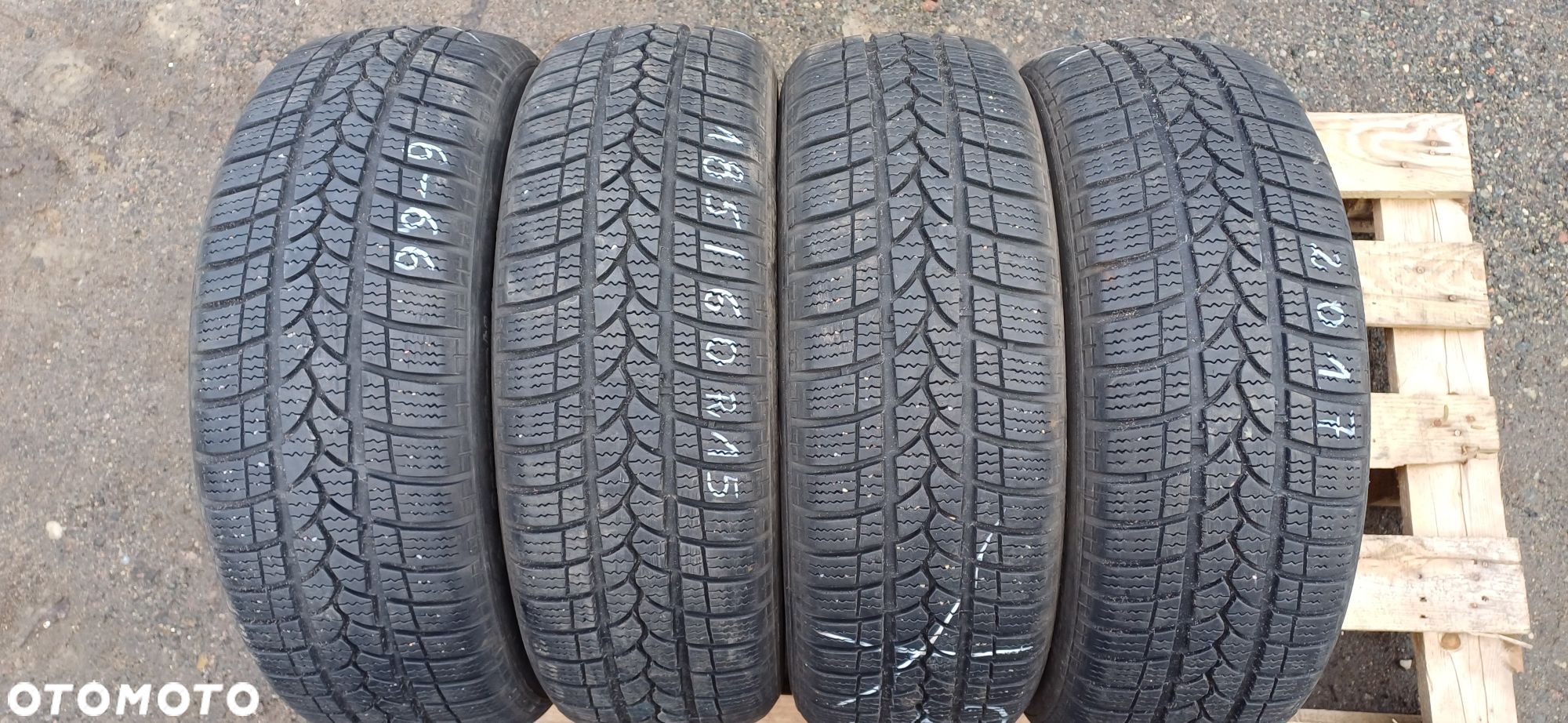 185/60R15 RIKEN , komplet opon zimowych. - 1