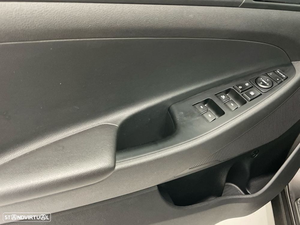 Hyundai Tucson 1.7 CRDi Premium DCT — fotografia 15