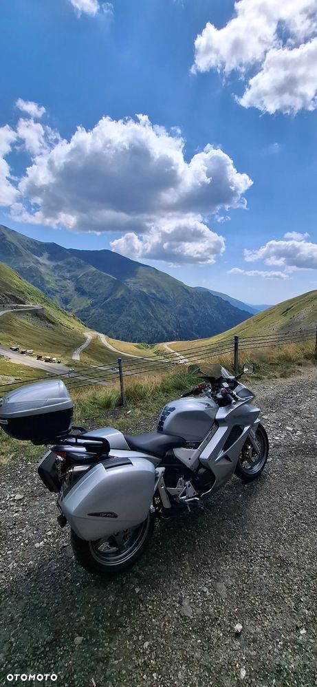 Honda VFR - 4