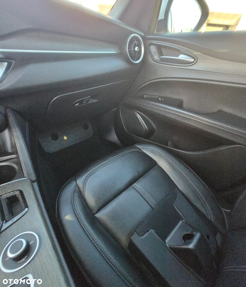 Alfa Romeo Stelvio 2.0 Turbo 16V AT8-Q4 Ti - 25