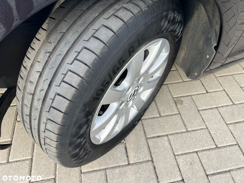 Volkswagen Golf 1.6 TDI DPF BlueMotion - 32
