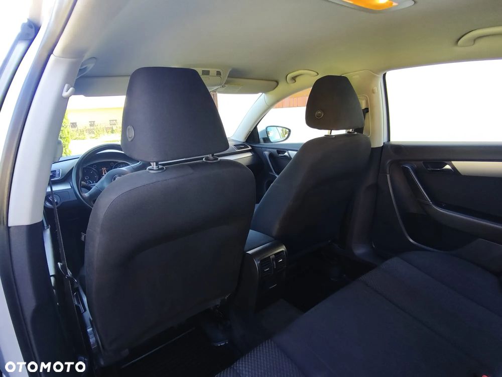 Volkswagen Passat 2.0 TDI Trendline - 21