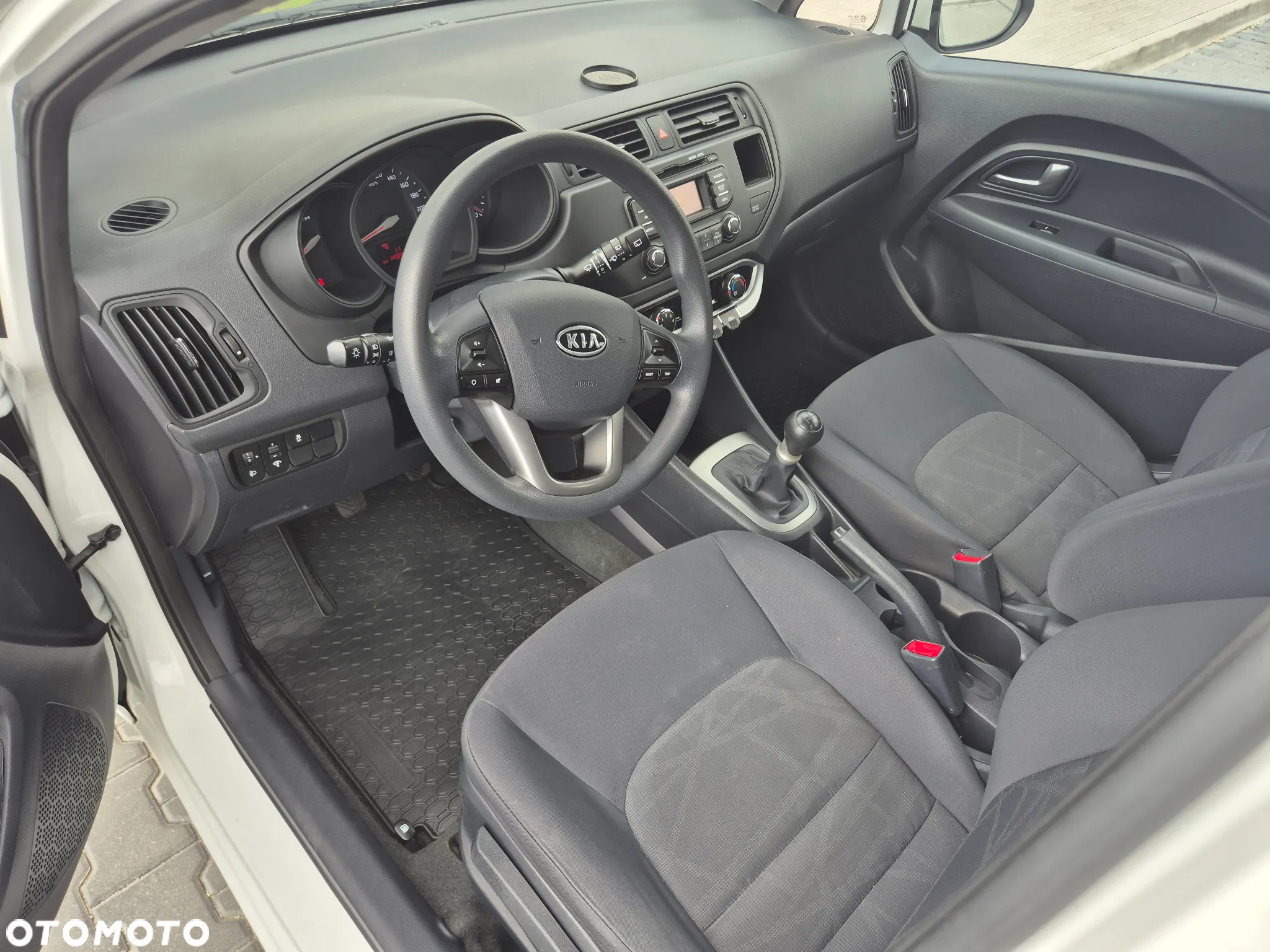 Kia Rio 1.2 Attract - 10