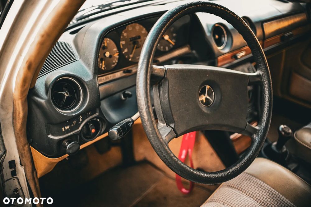 Mercedes-Benz W123 - 16