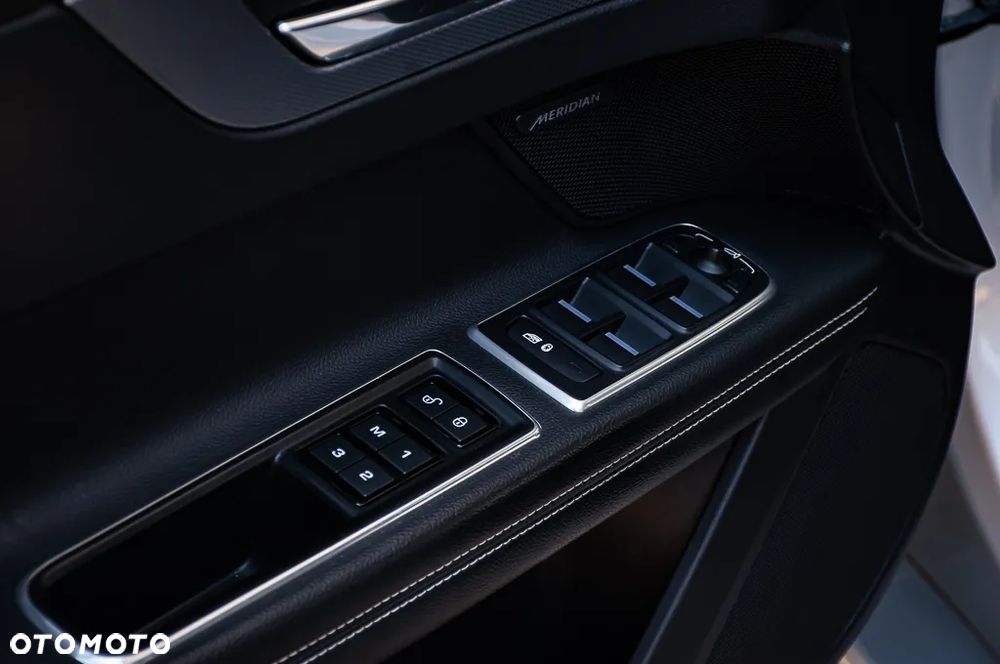 Jaguar XF 2.0 T R-Sport - 33