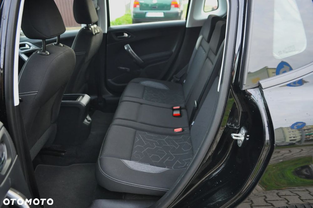 Peugeot 2008 1.2 Pure Tech Style S&S - 31