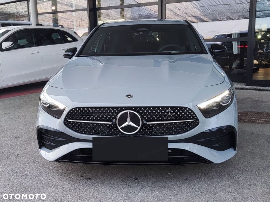 Mercedes-Benz Klasa A 200 AMG Line 7G-DCT - 3