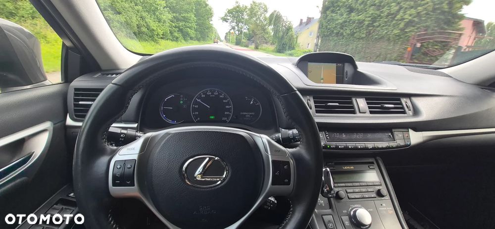 Lexus CT - 12