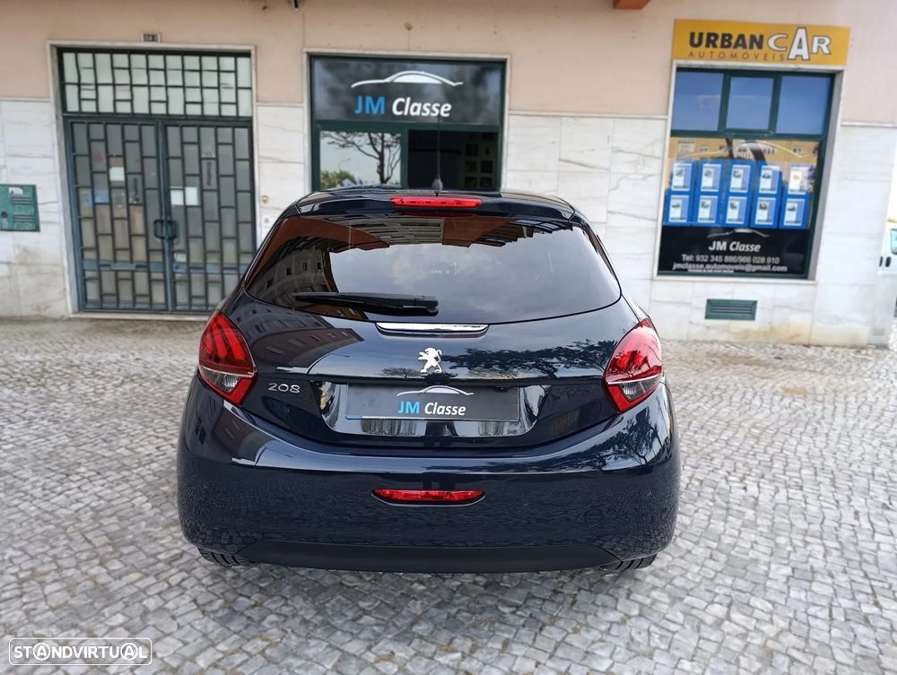 Peugeot 208 1.2 PureTech Signature EAT6 - 6