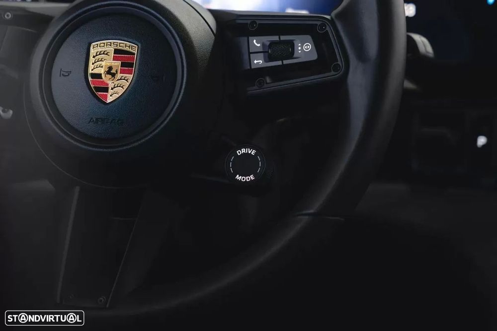 Porsche Taycan 4S - 48