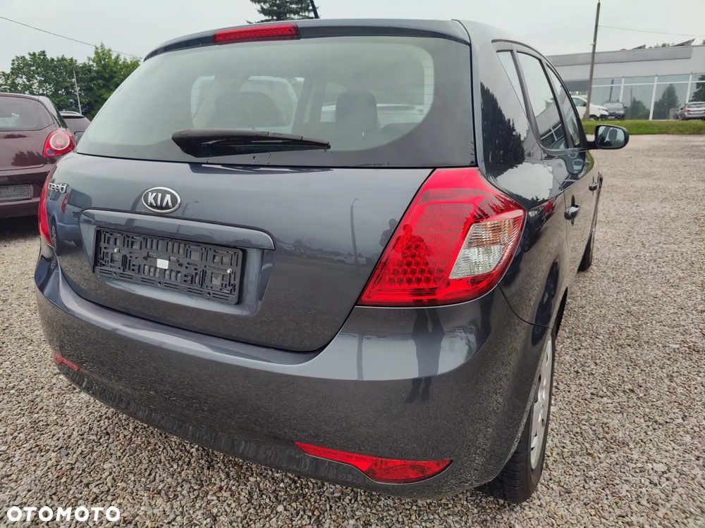 Kia Ceed - 21