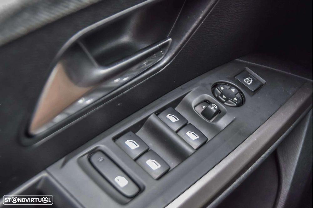 Peugeot 3008 1.2 Hybrid Allure e-DCS6 - 11