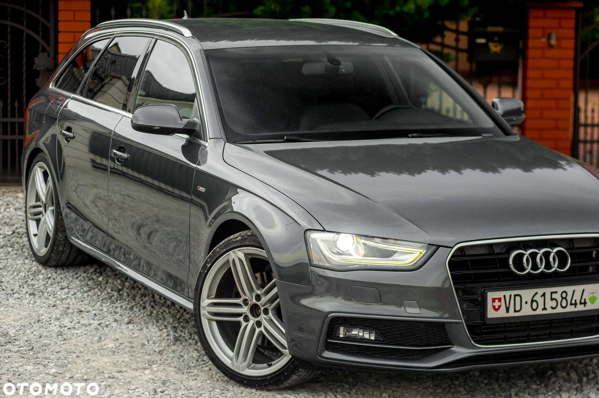 Audi A4 Avant 2.0 TDI DPF multitronic S line Sportpaket - 2