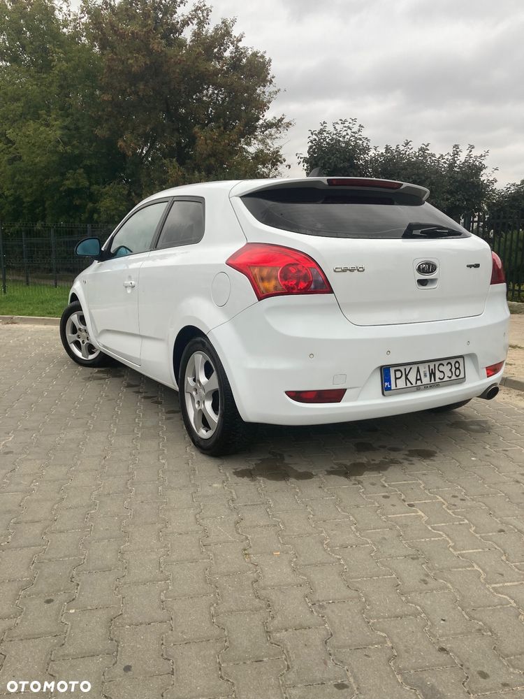 Kia Ceed - 4