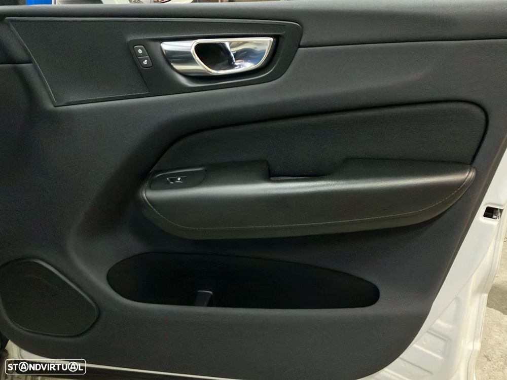 Volvo XC 60 2.0 T8 PHEV Momentum AWD - 25