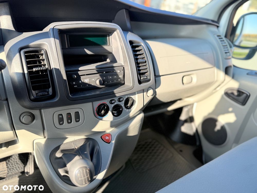 Nissan Primaster - 12