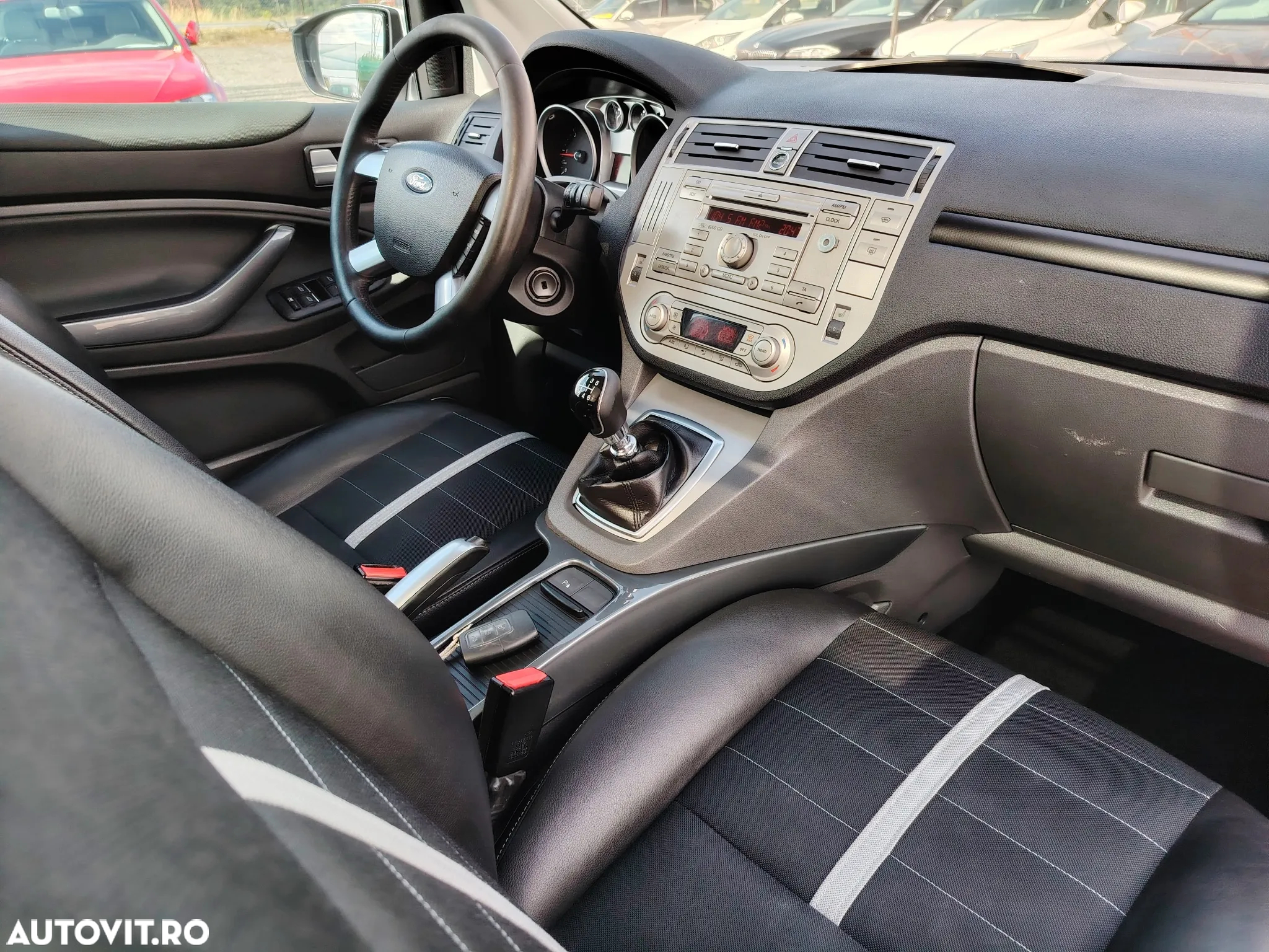 Ford Kuga 2.0 TDCi 4x4 Titanium - 4