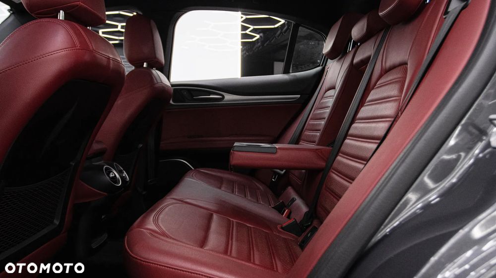 Alfa Romeo Stelvio 2.0 Turbo Veloce Q4 - 18