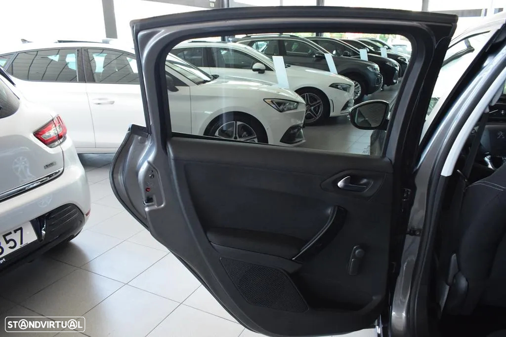 Peugeot 208 1.5 BlueHDi Signature - 28