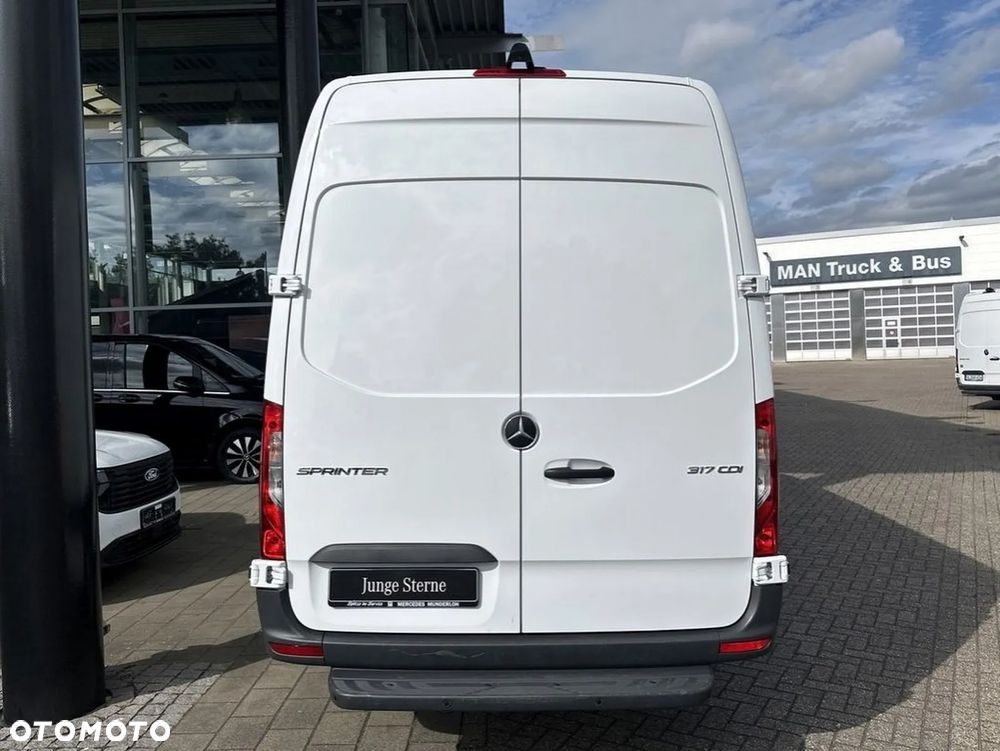 Mercedes-Benz Sprinter - 4