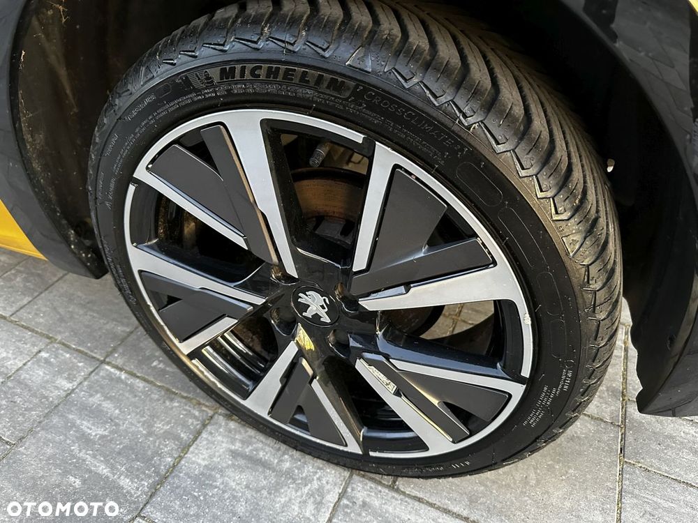 Peugeot 208 PureTech 100 GT - 37