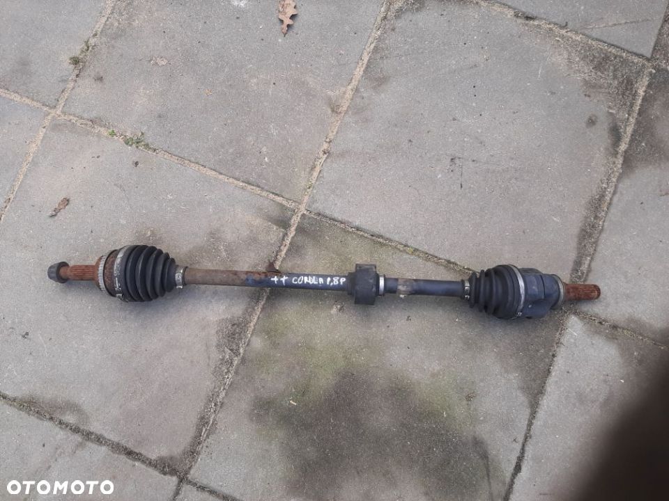 PÓŁOŚ PRAWA TOYOTA COROLLA VERSO 1.8 04-09 - 1