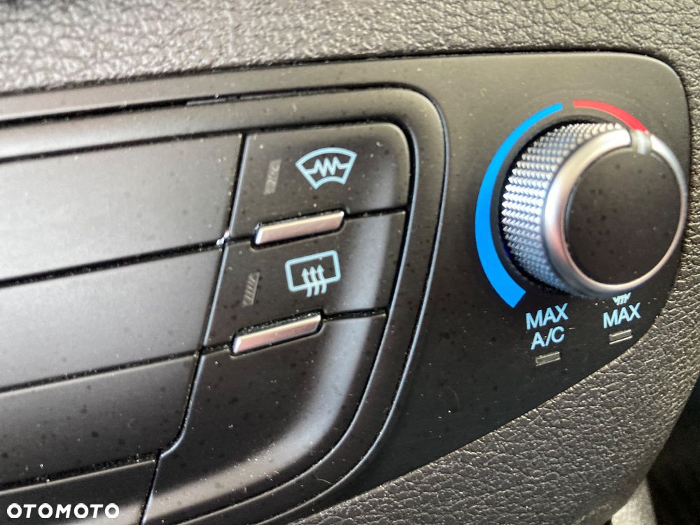 Ford Transit Courier Ambiente - 32