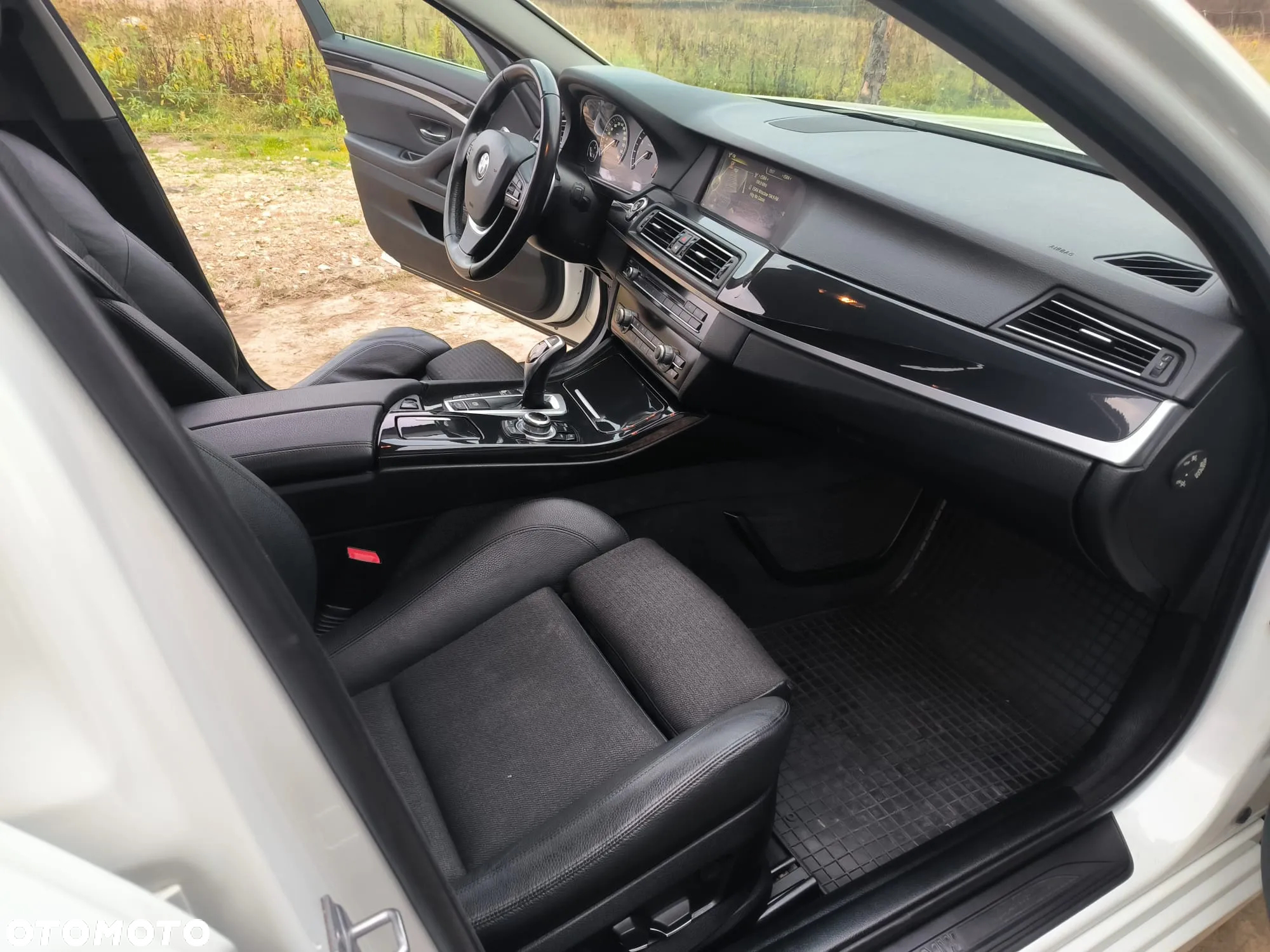 BMW Seria 5 528i xDrive - 10