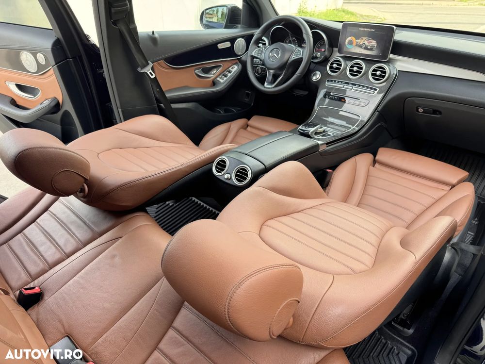 Mercedes-Benz GLC Coupe 250 4Matic 9G-TRONIC AMG Line - 35