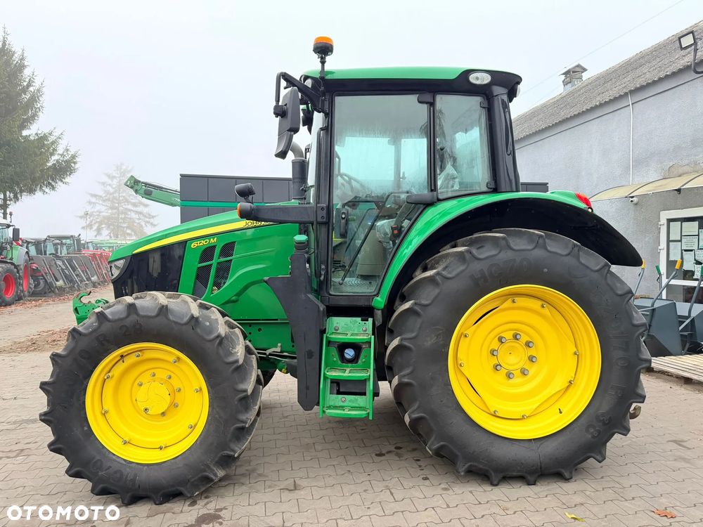 John Deere 6120M - 8