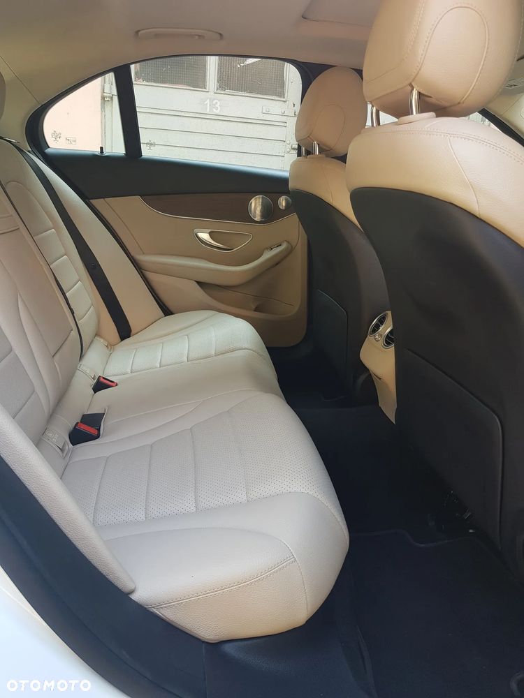 Mercedes-Benz Klasa C 300 4Matic 9G-TRONIC Exclusive - 21