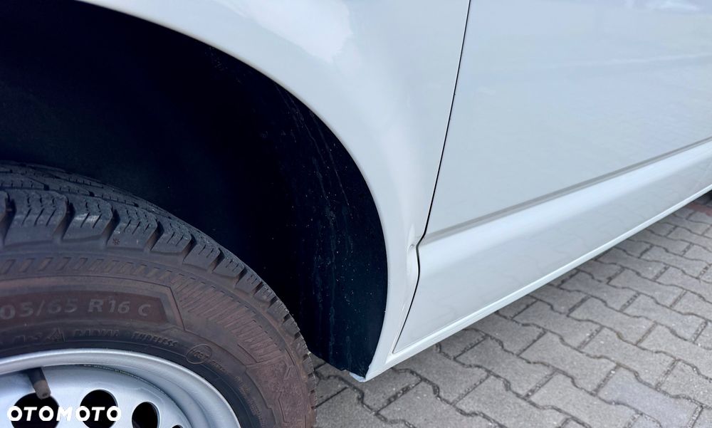 Volkswagen Caravelle - 16