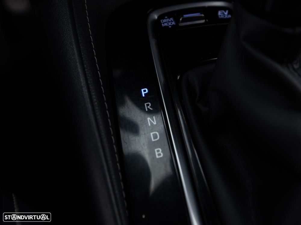 Toyota Corolla 1.8 Hybrid Comfort — fotografia 15