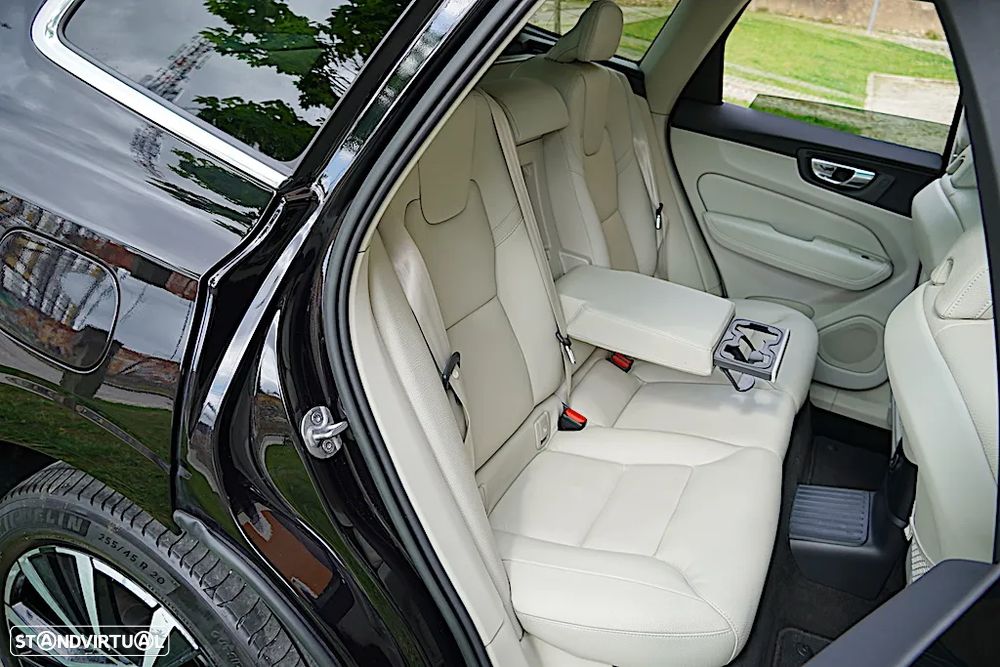 Volvo XC 60 2.0 T6 PHEV Plus Bright AWD - 24