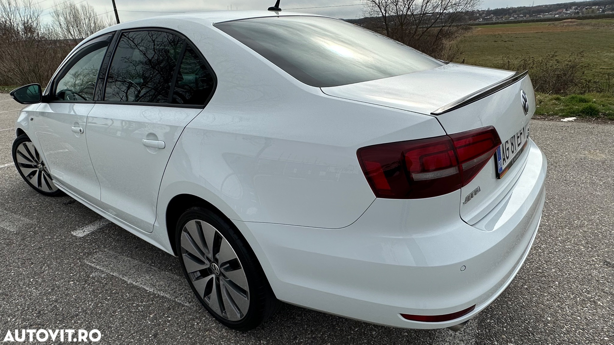 Volkswagen Jetta 2.0 TDI DSG Highline - 18
