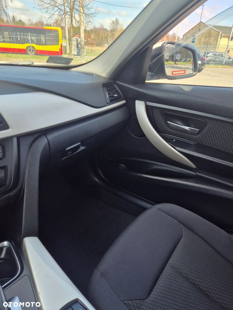BMW Seria 3 316i - 4