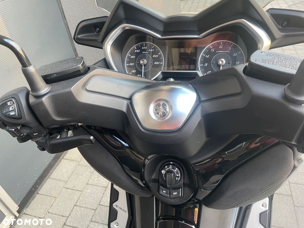 Yamaha X-max - 12