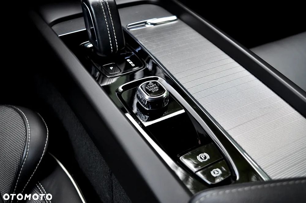 Volvo XC 60 B4 D AWD R-Design - 27