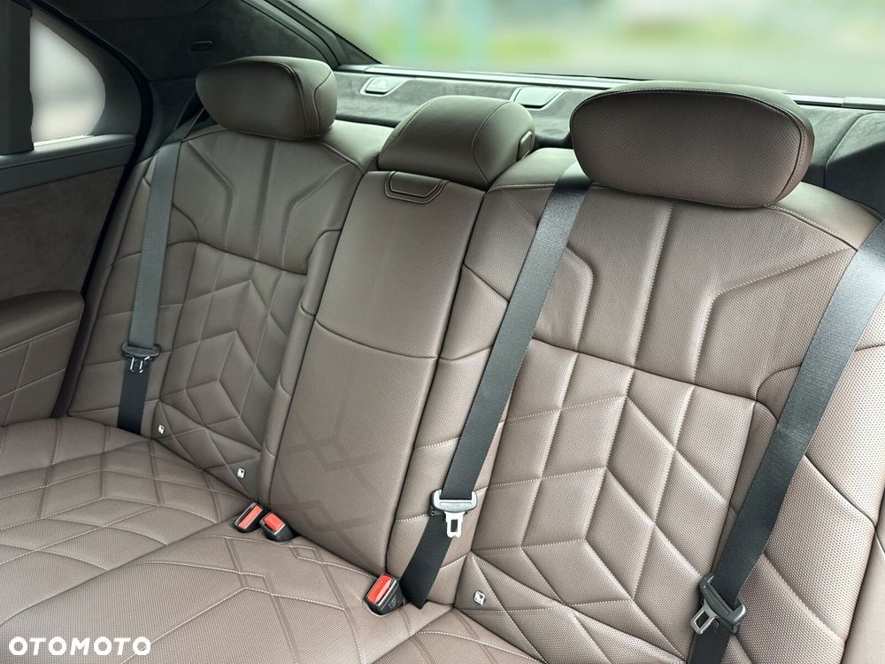 BMW Seria 7 - 18