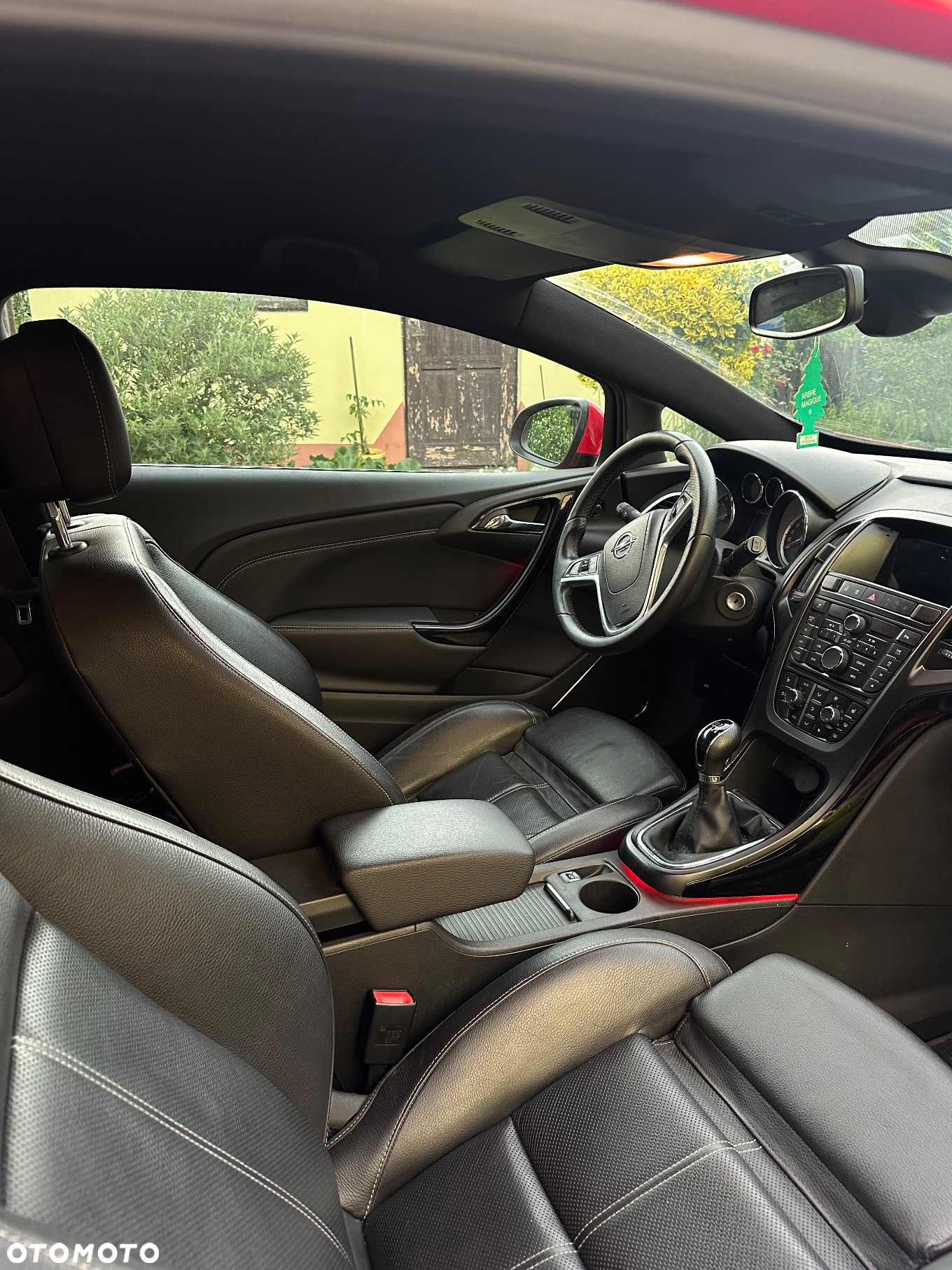 Opel Astra IV GTC 1.6 T Sport - 12