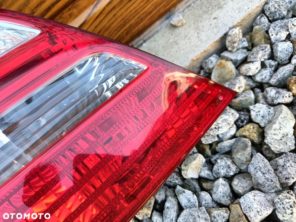 MERCEDES W211 AVANTGARDE LAMPA TYL TYLNA SEDAN 02-06 Lewa LED - 4
