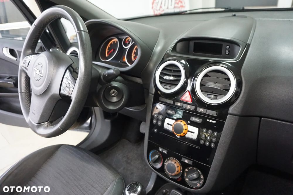 Opel Corsa 1.2 16V Cosmo - 21
